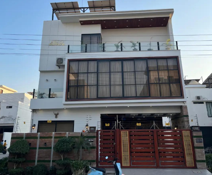 8 Marla Fully Furnished Corner House For Sale